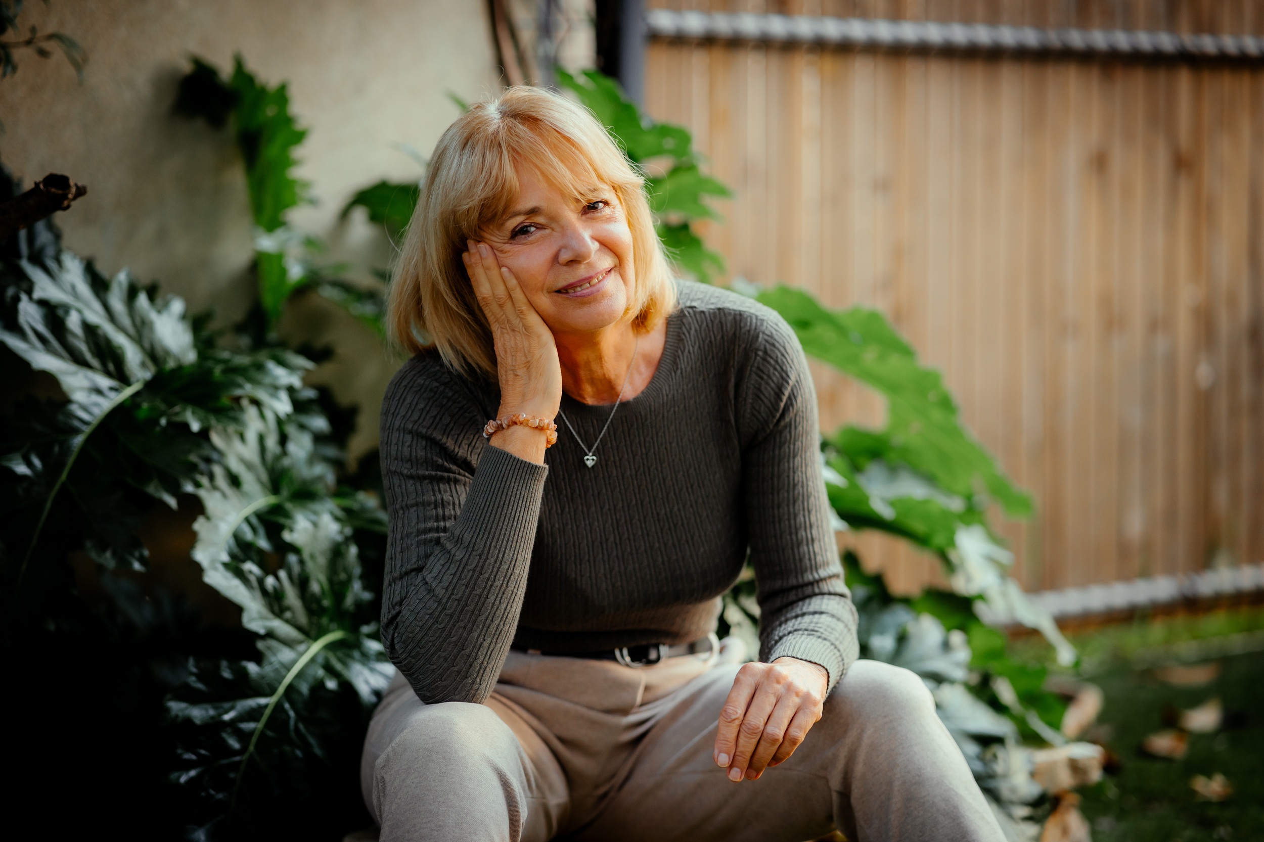 Claudine Vergaert assise