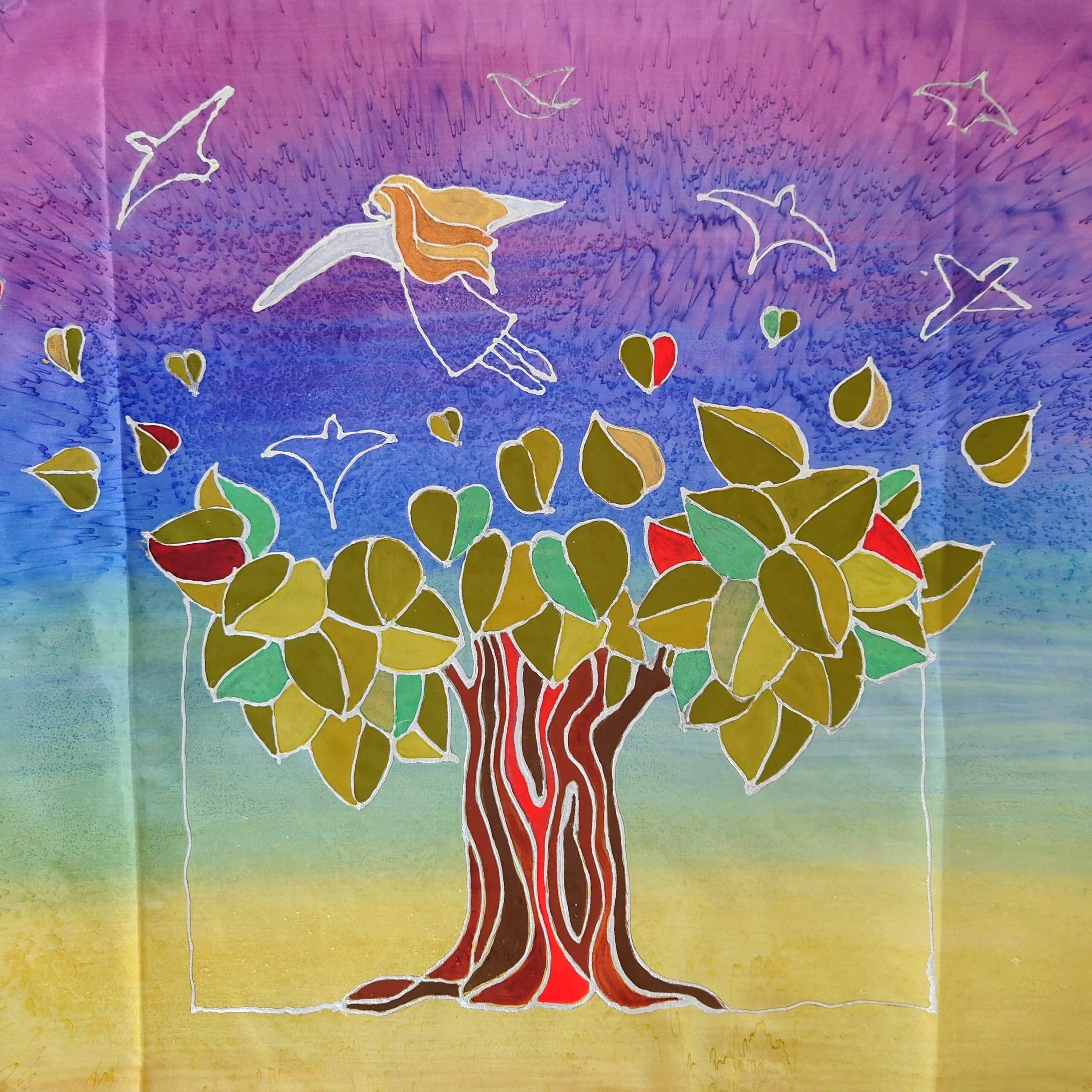 peinture sur soie représentant une fille avec des longs cheveux et des ailes d'ange qui s'envole dans le ciel depuis un arbre