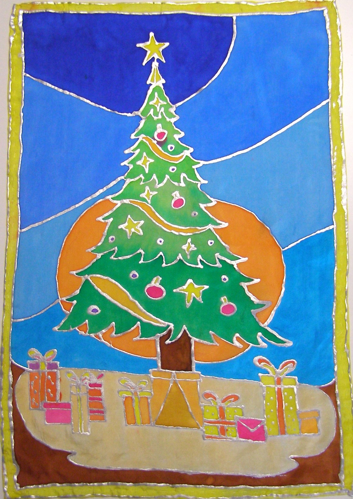 peinture sur soie représentant un sapin de Noël décoré avec des cadeaux au pied